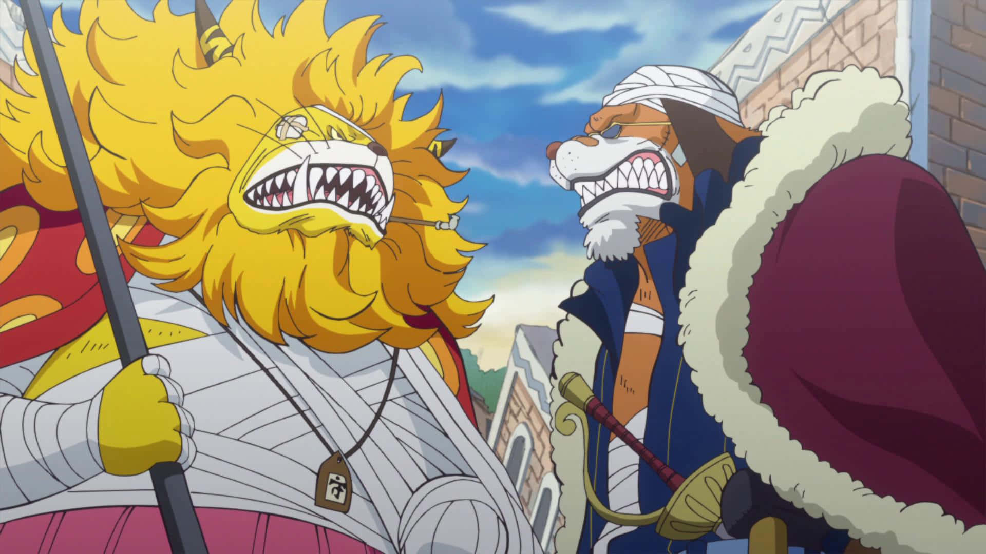 Nekomamushi 桌布 壁紙 — 兩隻兇猛的擬人化獅子戰士在陽光普照的都市小巷中交戰，背景有磚造建築和藍天。