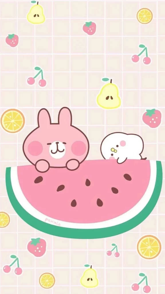 兩隻卡通動物喺西瓜片上閒逛，周圍有生果漂浮。