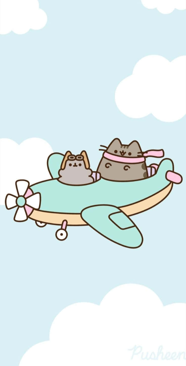 Cute Pusheen 桌布 壁紙 — 兩隻可愛嘅卡通貓喺一架粉彩色飛機上飛過柔和嘅藍天，有 fluffy 白色雲。