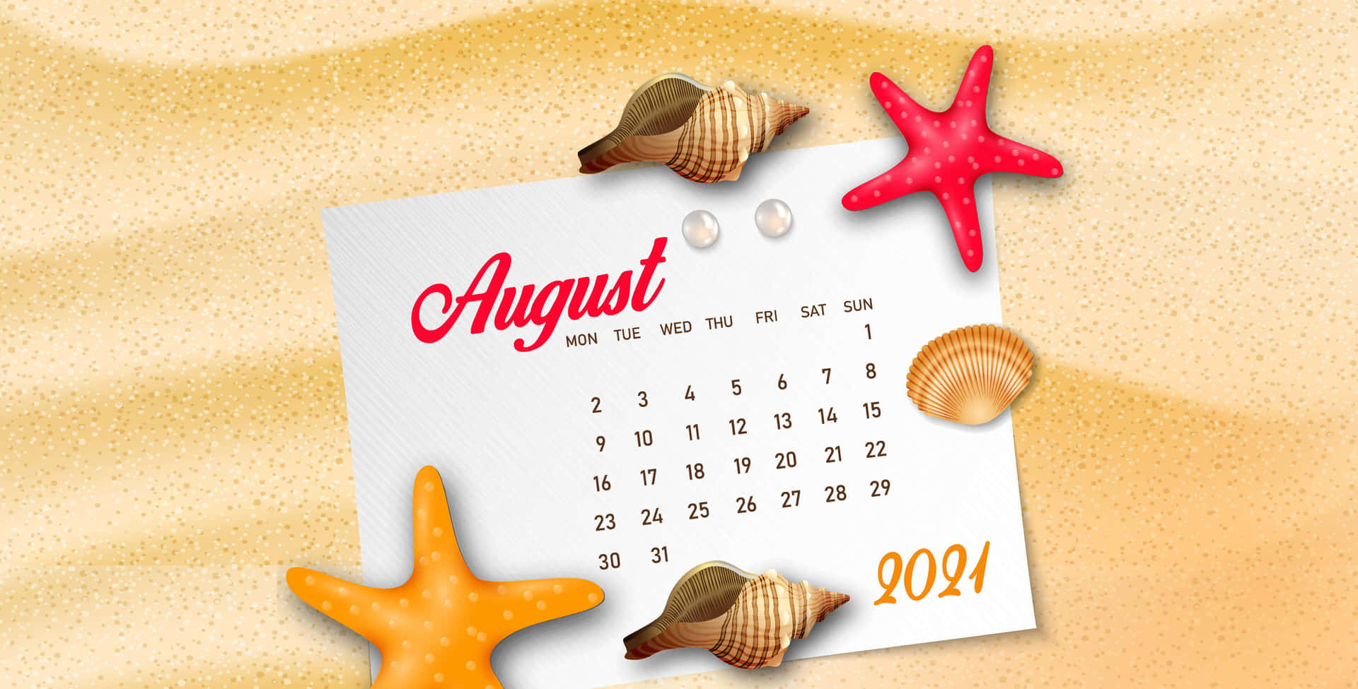 2021年8月月曆在沙灘上，配有海星和貝殼