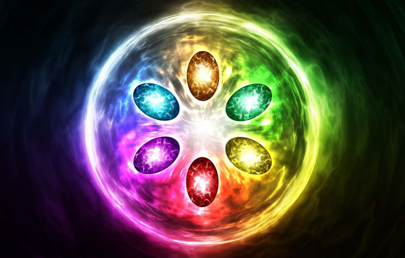 Infinity Gems 桌布 壁紙 — 六個發光的宇宙蛋在黑暗背景下的旋轉多彩漩渦中散發出充滿活力的能量。