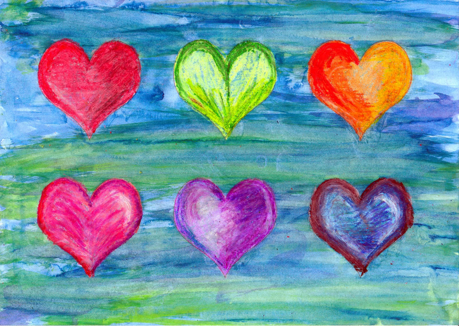 Heart Art 桌布 壁紙 — 六個色彩繽紛的手繪心形，分別為紅色、綠色、橙色、粉紅色、紫色和藍色，漂浮在帶有紋理的水彩背景上。