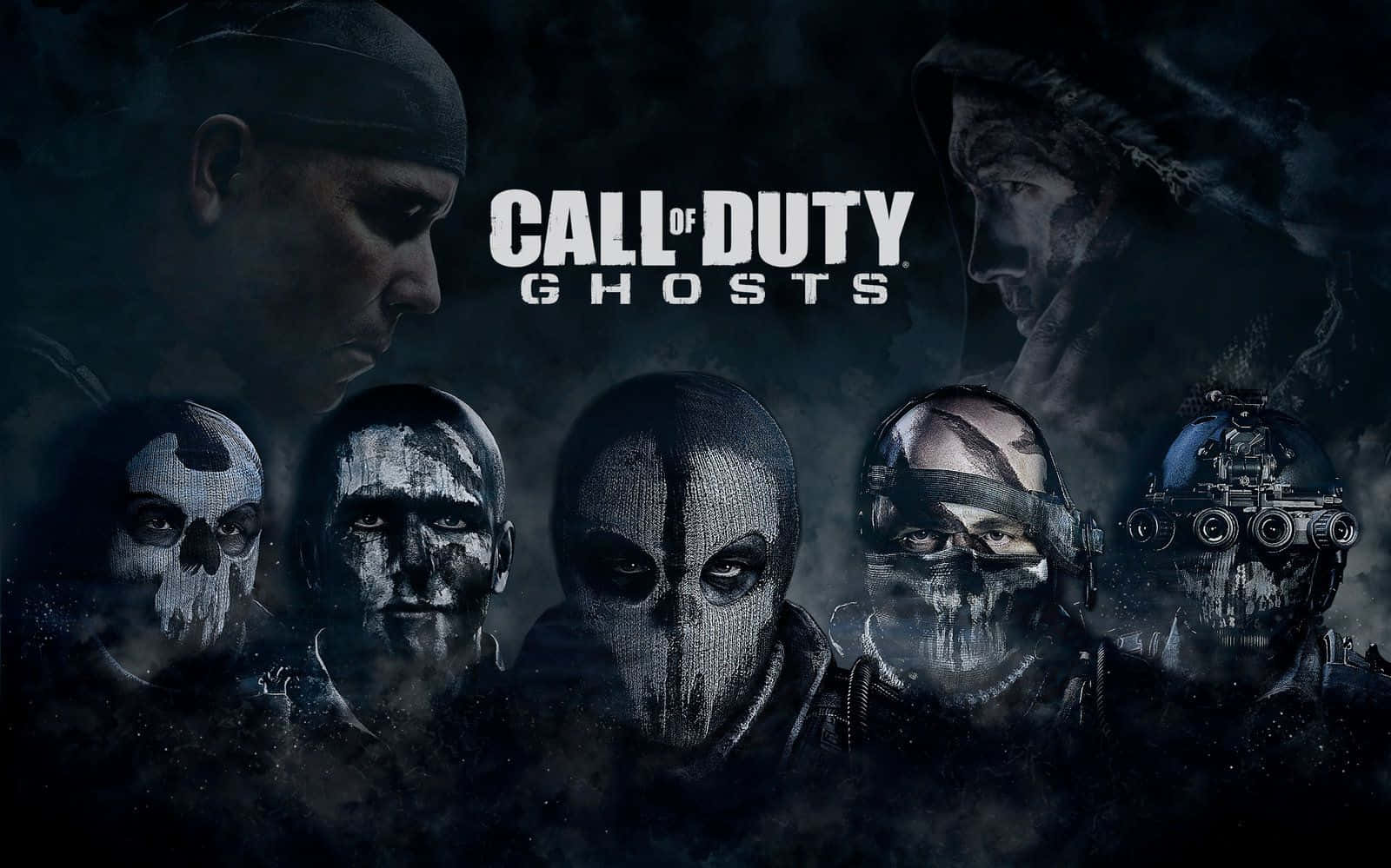 Cod 桌布 壁紙 — 六名戴面具的士兵表情嚴峻，站在黑暗煙霧繚繞的陰影中，標題為 Call of Duty Ghosts。