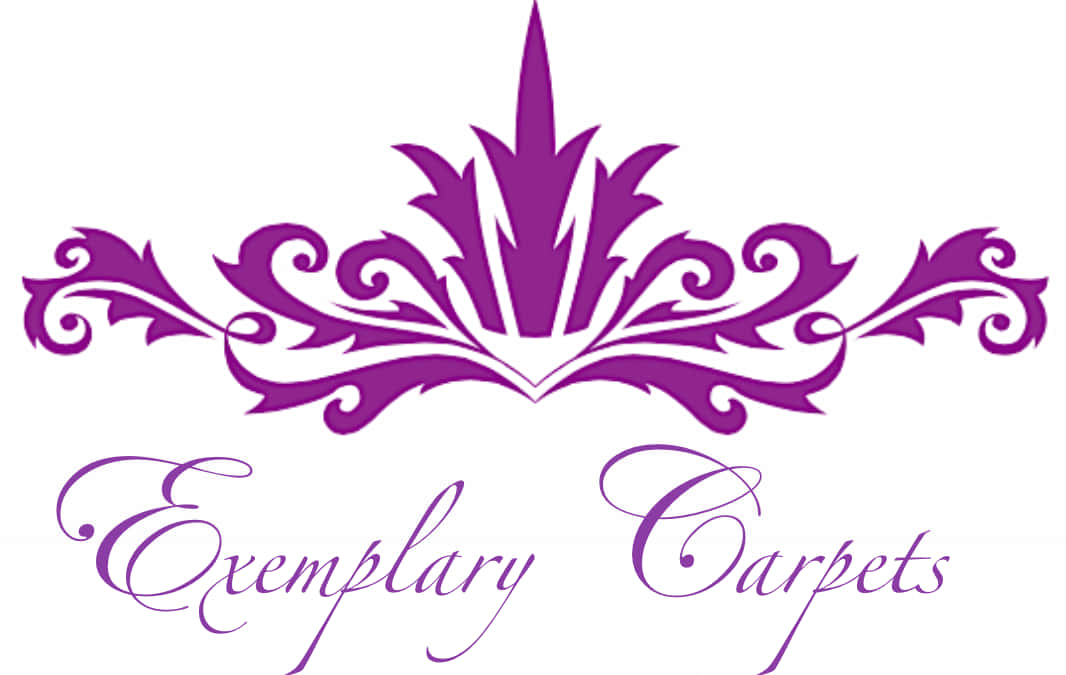 Exemplary Carpets 的紫色華麗標誌，帶有旋轉花卉設計和草書文字。