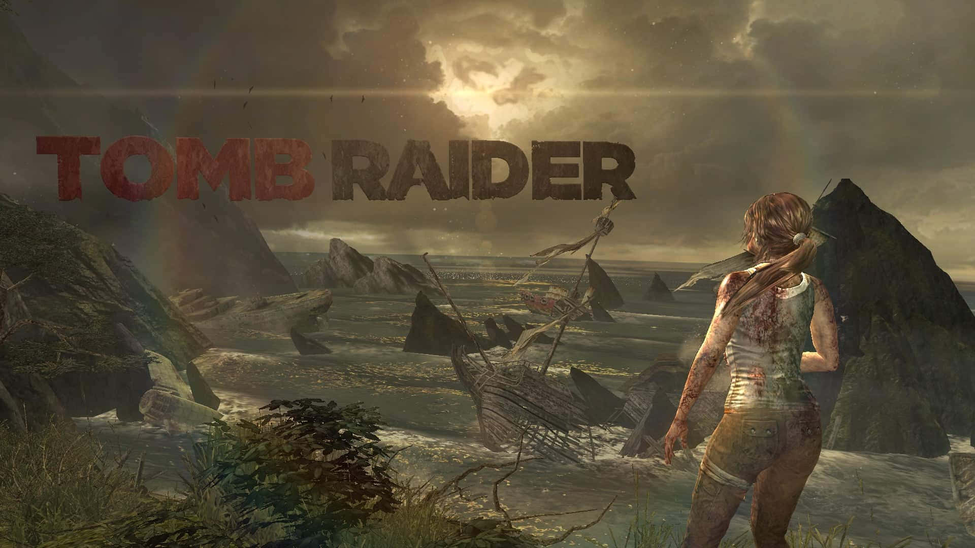 Lara Croft 站在岩石海岸上，看著暴風雨日落天空下的沉船。