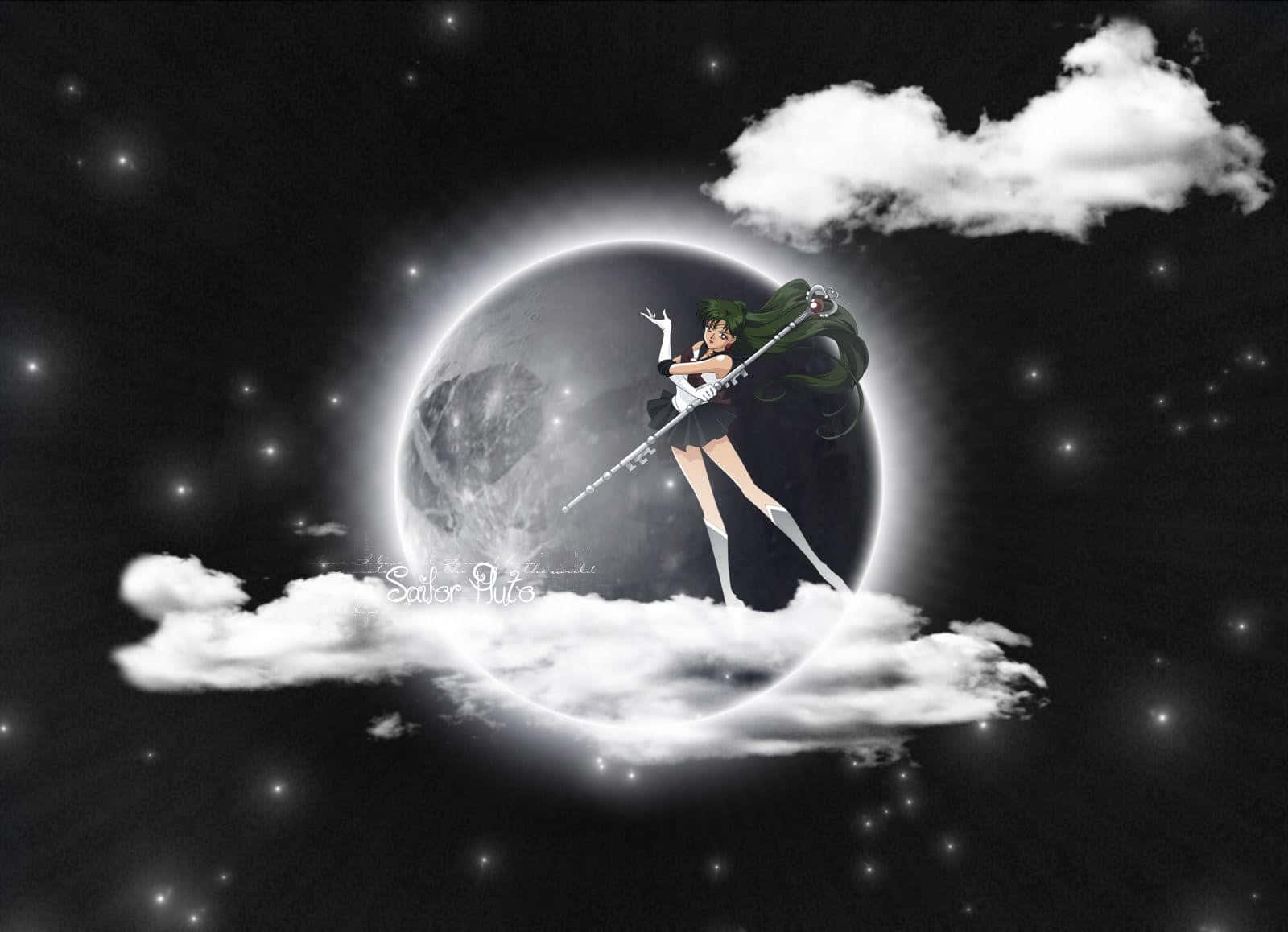 動漫戰士 Sailor Pluto 站在雲端上，手持劍，面對著一輪發光的月亮。