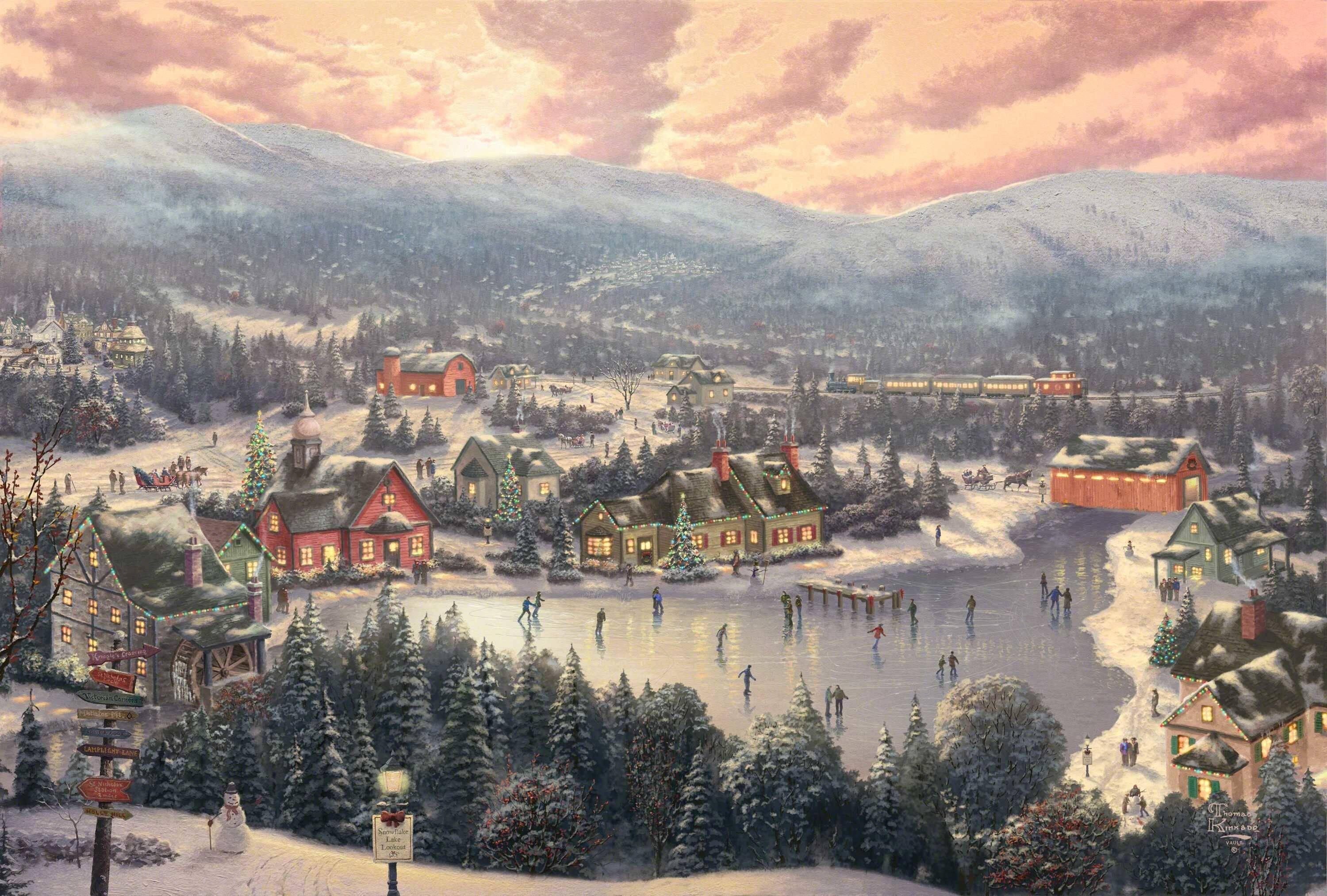 冰上滑行冬季風景 壁紙 — 一個舒適的冬季村莊坐落在白雪覆蓋的山脈中，人們在柔和的粉紅色日落天空下，在結冰的湖面上溜冰。