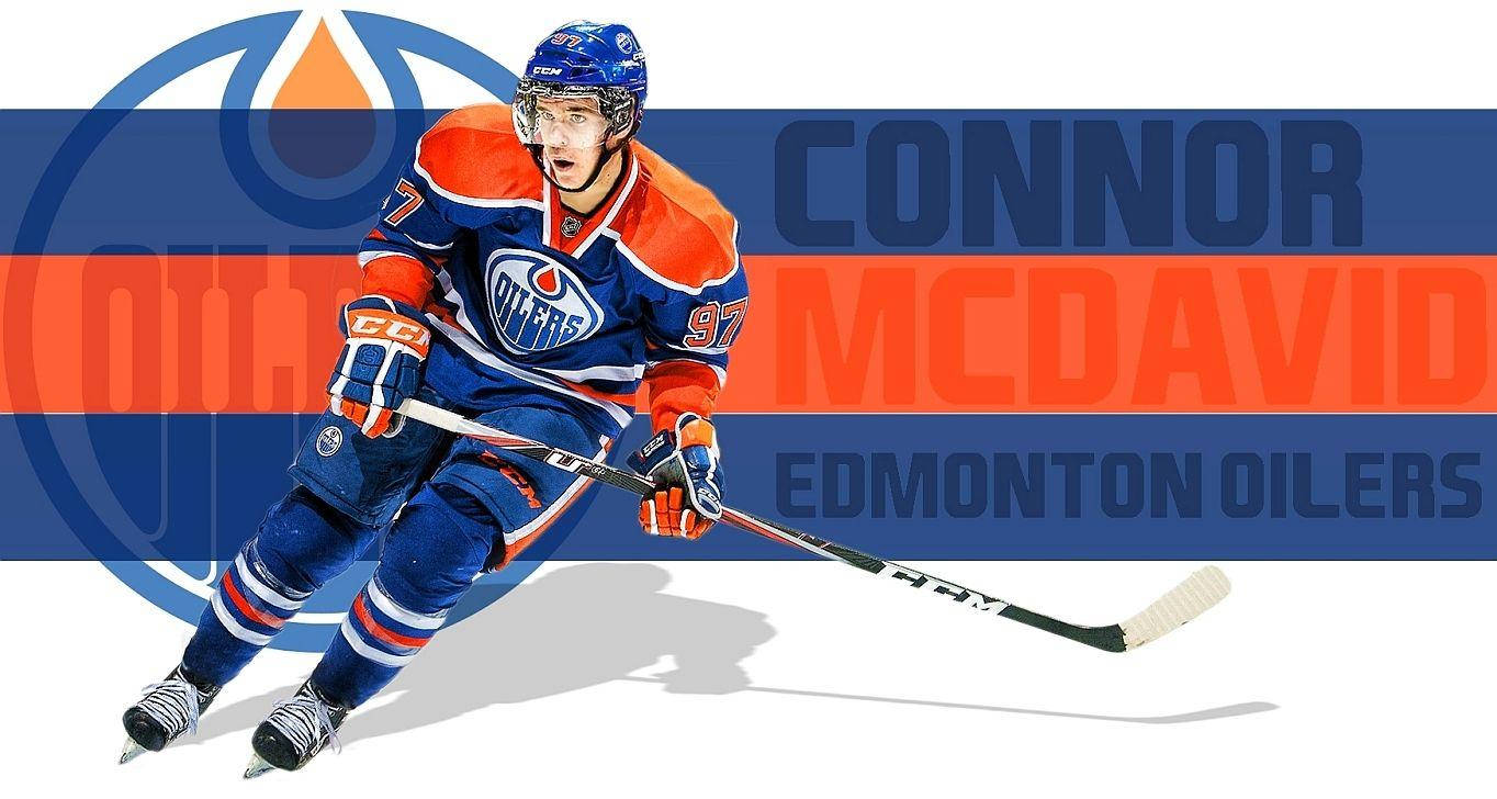 冰球運動員康納·麥克戴維 粉絲藝術作品 壁紙 — 冰球運動員 Connor McDavid 身穿愛民頓油人隊球衣，在搶眼的藍橙條紋背景上動態滑行。