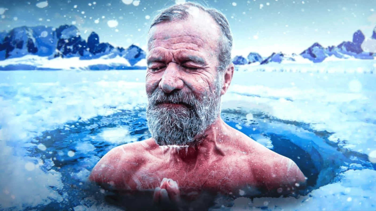 男人喺冬日雪山中浸泡溫泉。
