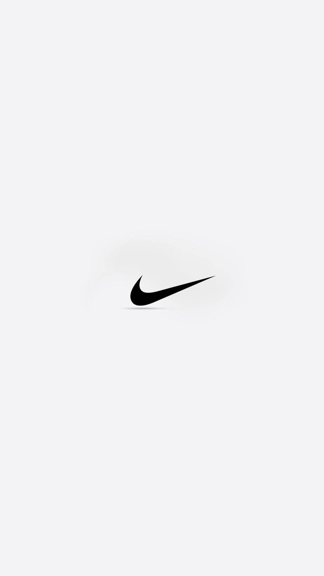 淺灰色背景上的黑色Nike勾號標誌