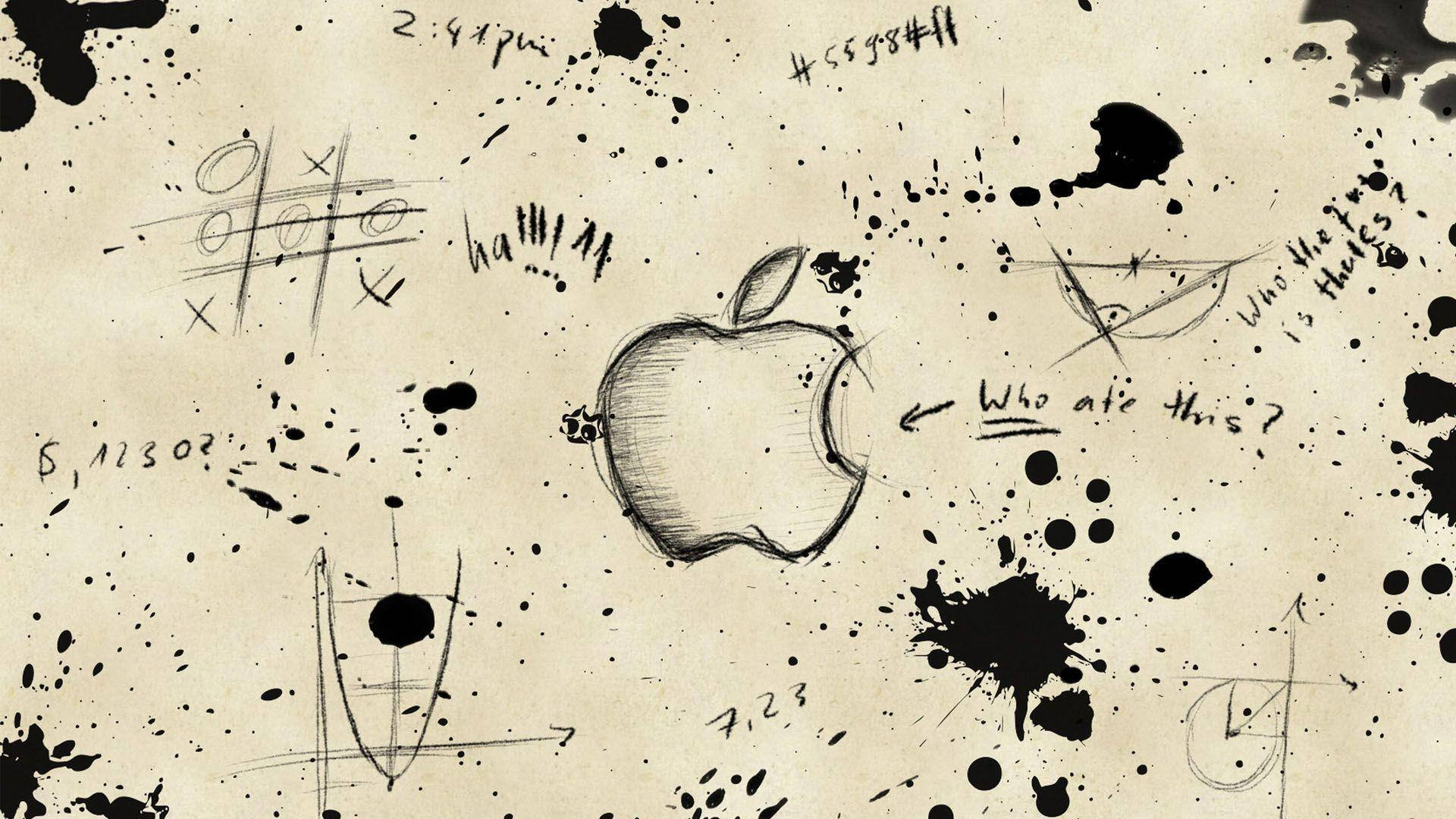 凌亂素描蘋果標誌酷炫 HD 壁紙 — 一個手繪的Apple標誌，周圍環繞著混亂的墨水飛濺和潦草的方程式，位於陳舊的紙張上。