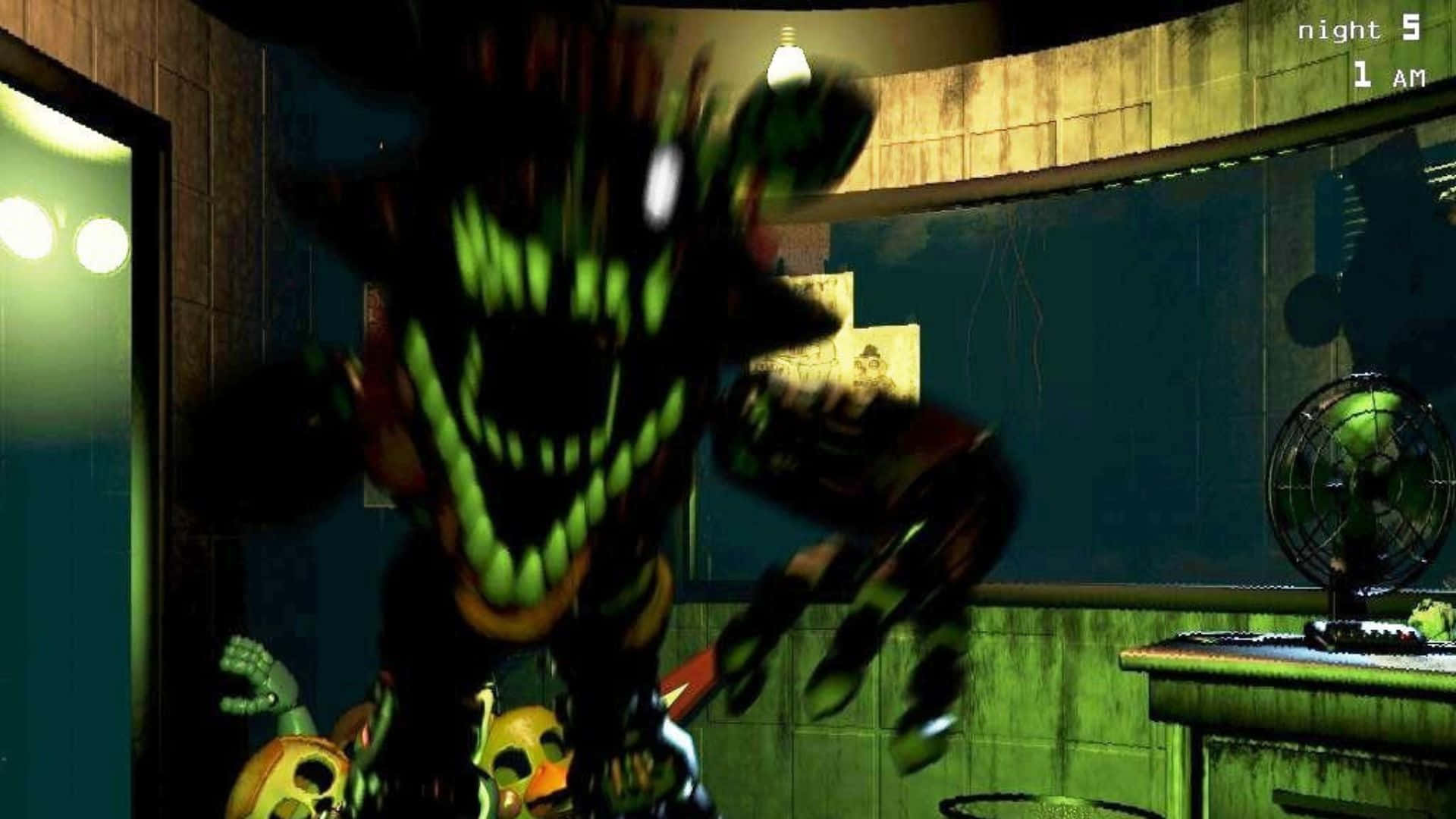 Fnaf Jumpscare 桌布 壁紙 — 凌晨1點，一隻帶有綠色眼睛的威脅性電子動畫在燈光昏暗、陰森森的後台房間中向前猛撲。