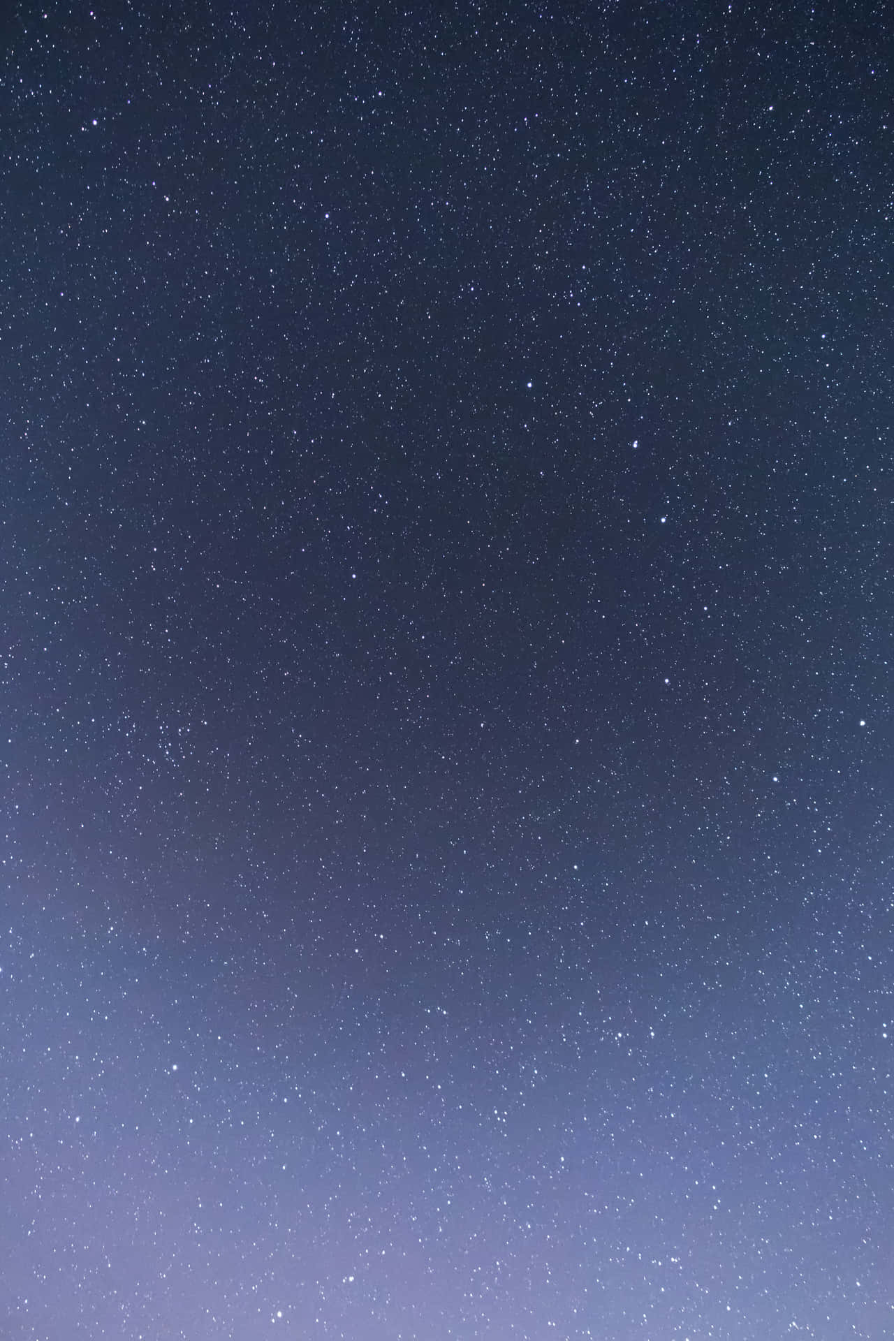 從靛藍到薰衣草的漸變廣闊星空