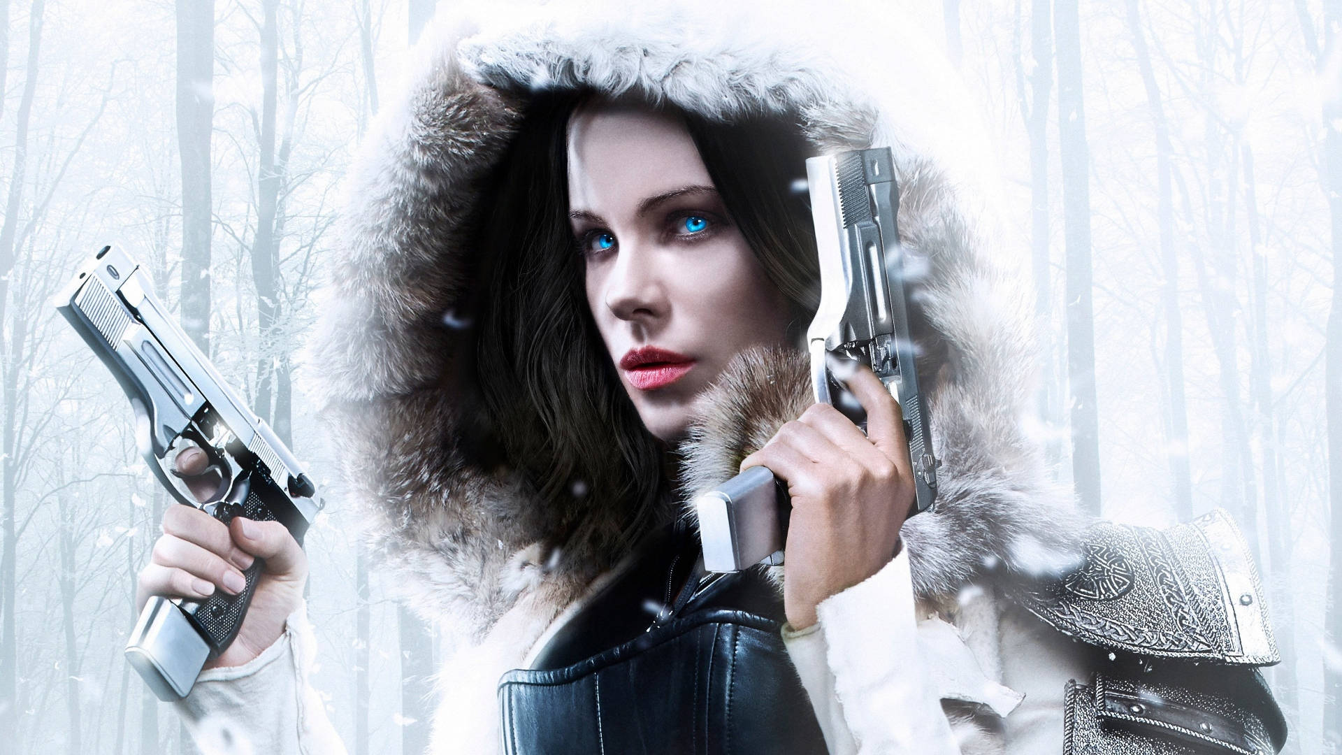 穿著冬季外套的女性在雪地森林中手持兩把手槍。