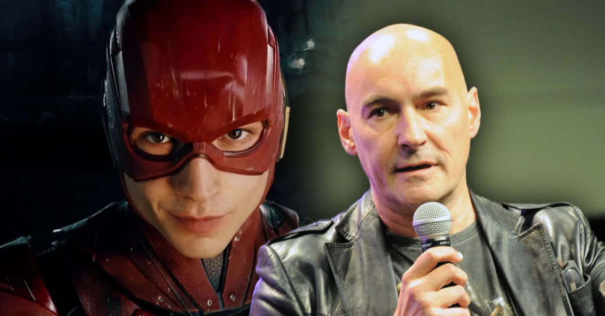 Grant Morrison 桌布 壁紙 — 分割圖片顯示閃電俠身穿紅色戰衣，旁邊有一個光頭男子穿著皮褸拿著咪高峰。