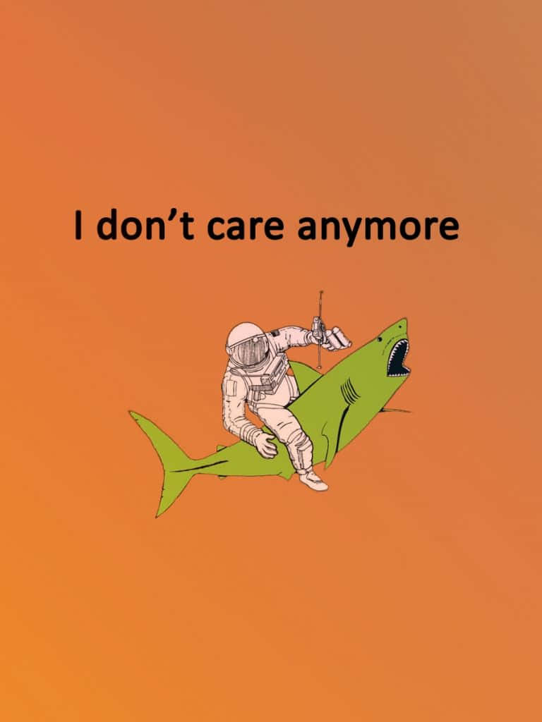 太空人騎著綠色鯊魚，橙色背景上有文字 I don't care anymore