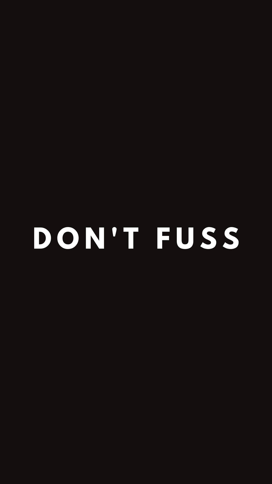 黑色背景上寫著don't fuss的白色文字