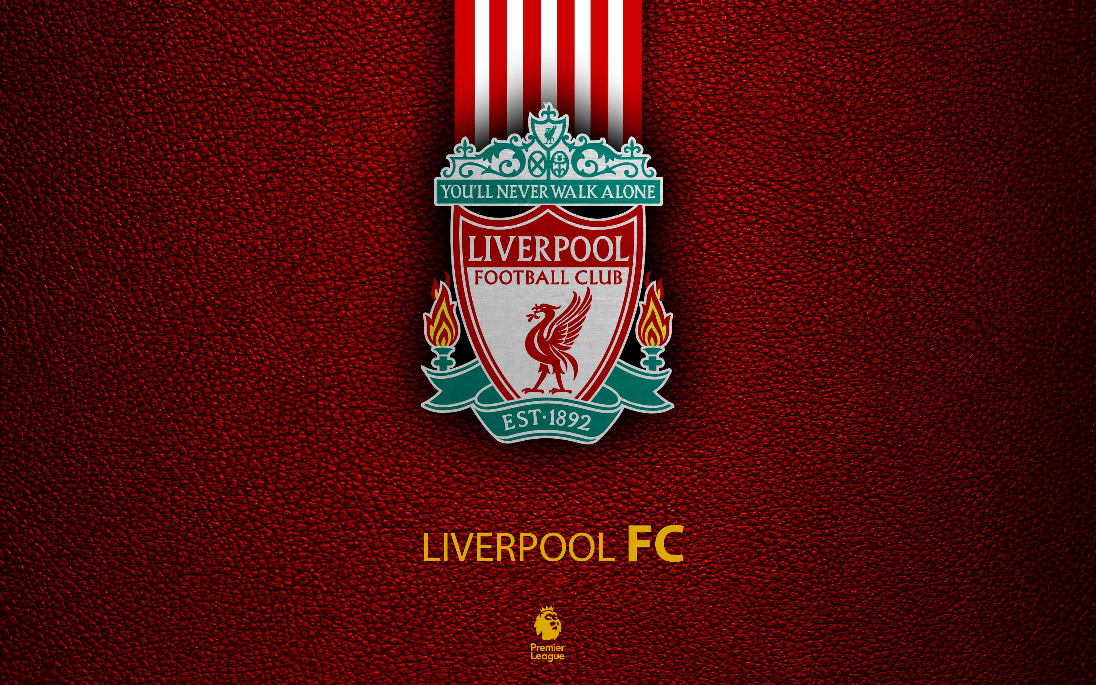 Liverpool Logo 桌布 壁紙 — 利物浦會徽置中於有紋理的紅色皮革背景上，下方有球會名稱及英超標誌。