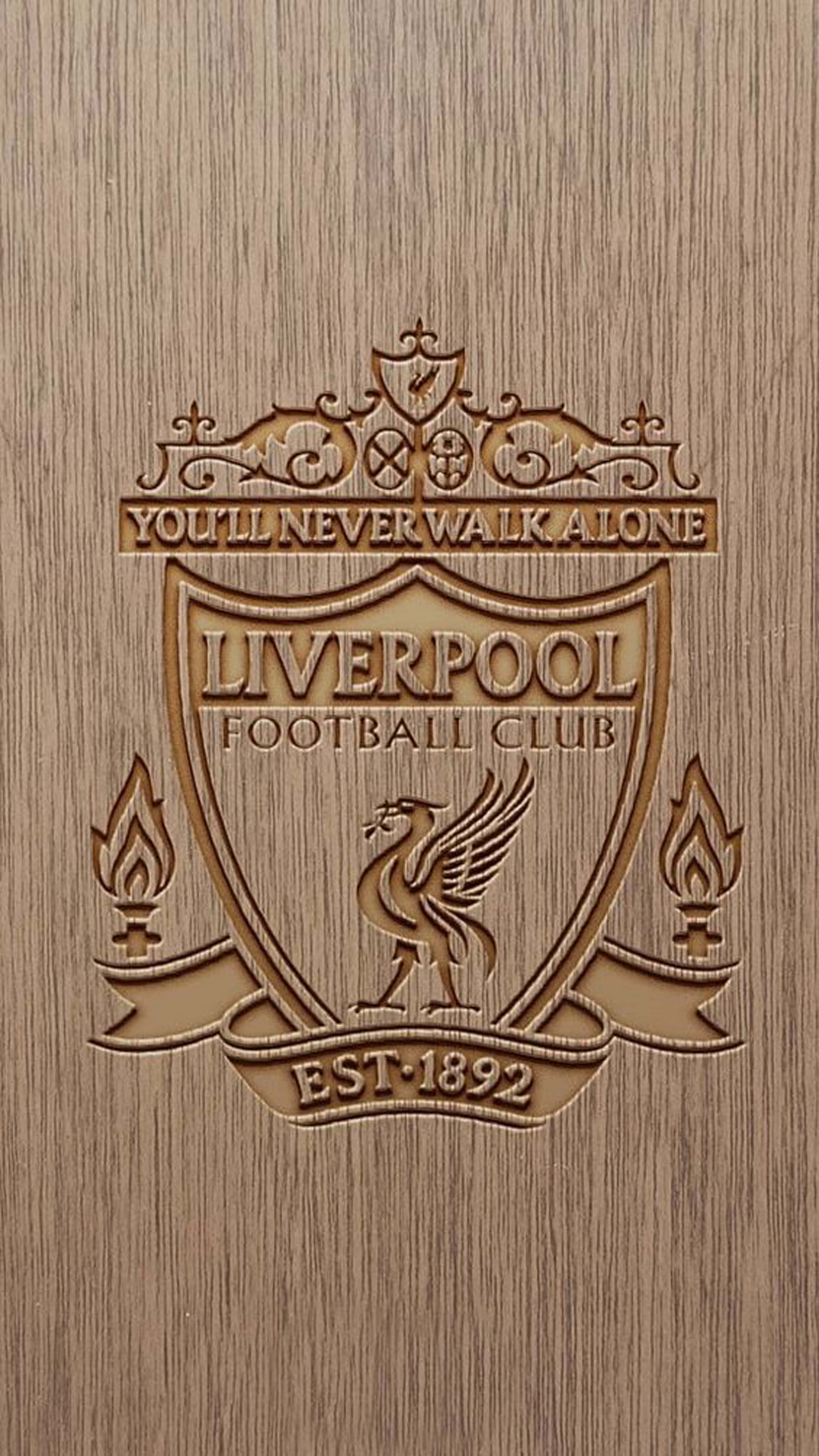 Liverpool Logo 桌布 壁紙 — 利物浦足球會徽章的詳細木刻，附有格言「You'll Never Walk Alone」及成立年份1892。