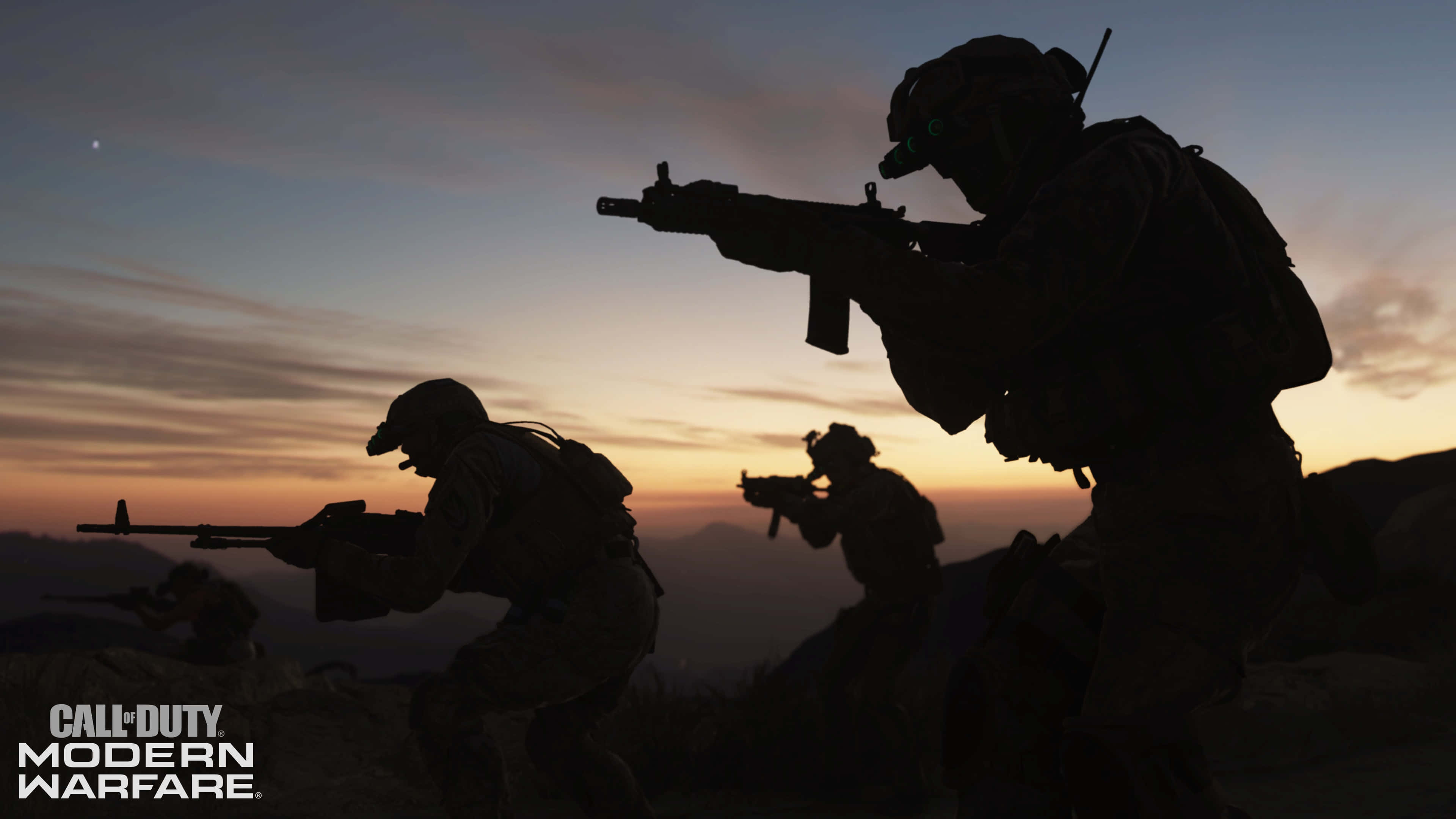 Call Of Duty First Person Shooter 桌布 壁紙 — 剪影士兵在日落時分越過山脊，高舉武器，映襯著火紅的橙色和紫色天空。