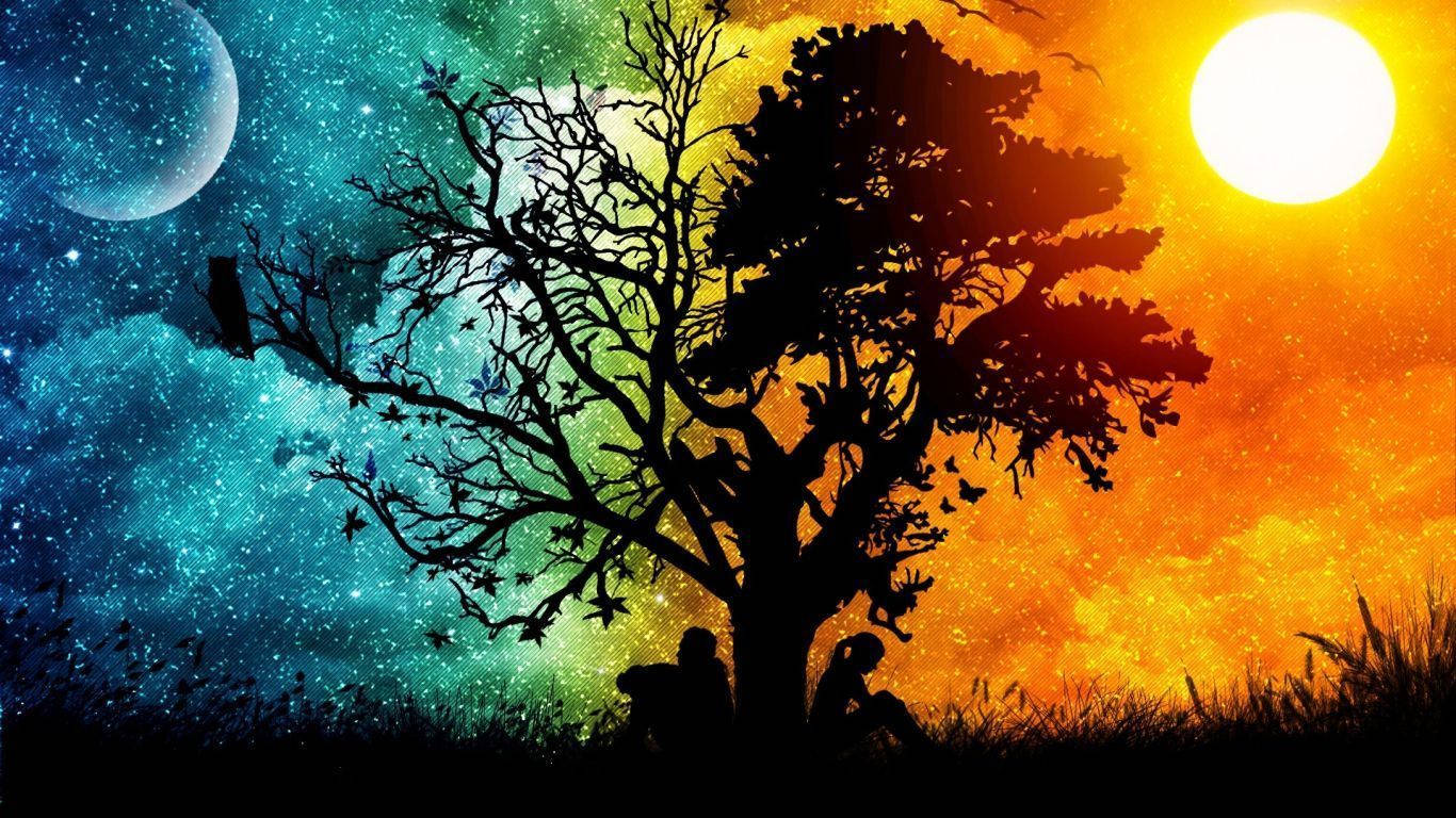 Silhouette 桌布 壁紙 — 剪影樹木，樹下有兩個人坐著，背景是超現實的天空，一分為二，一邊是繁星點點的夜晚，另一邊是閃耀的日落。