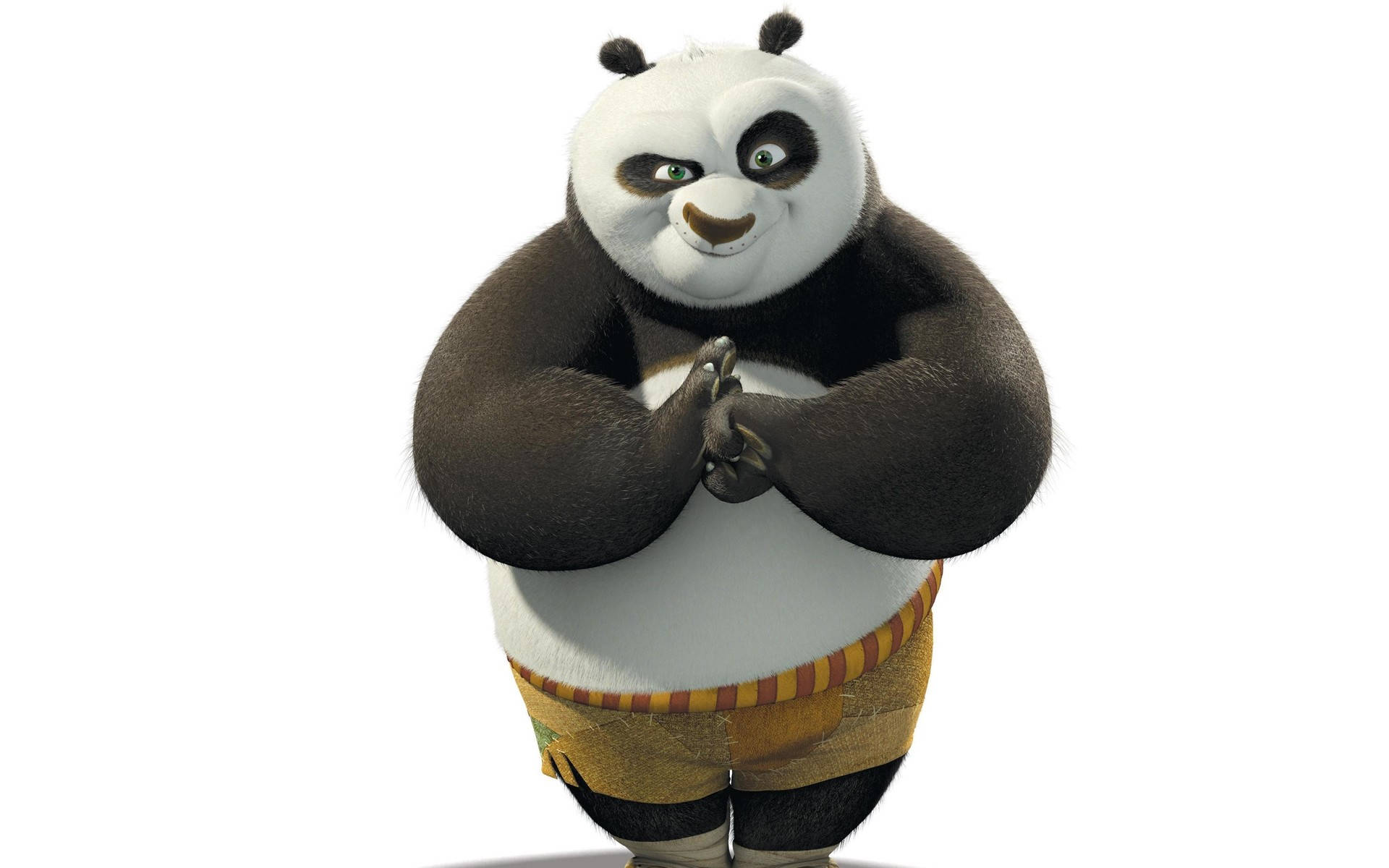 功夫熊貓鞠躬微笑 壁紙 — 一隻穿著黃色短褲的開心動畫熊貓，雙手交叉，站在純白色背景前。