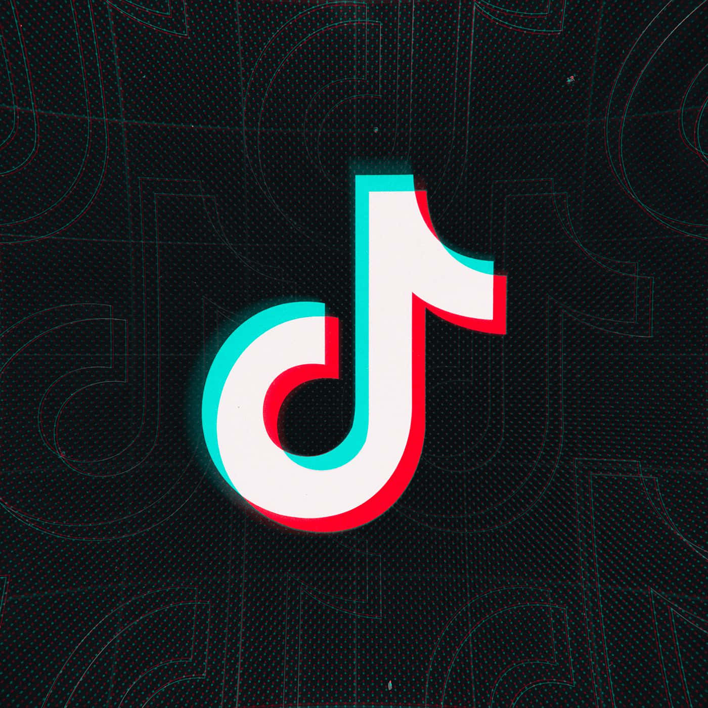 加入TikTok的世界，一起玩樂！ 壁紙 — TikTok 標誌，帶有紅色和藍綠色3D故障效果，背景為深色紋理，帶有模糊的重複輪廓。