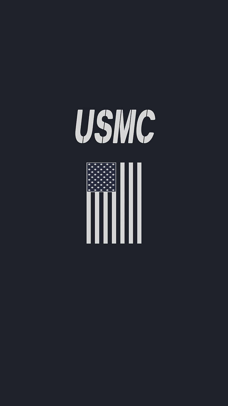加入少數而榮耀的行列：美國海軍陸戰隊 壁紙 — 白色USMC文字及旗幟標誌居中於深海軍藍背景上，採用簡潔極簡設計。