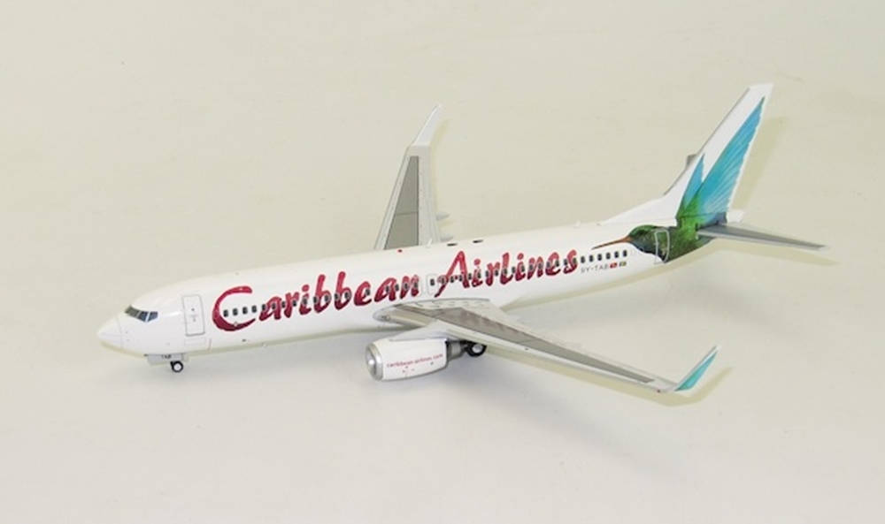 加勒比航空的飛機模型，帶有紅色字體和綠藍色尾翼。