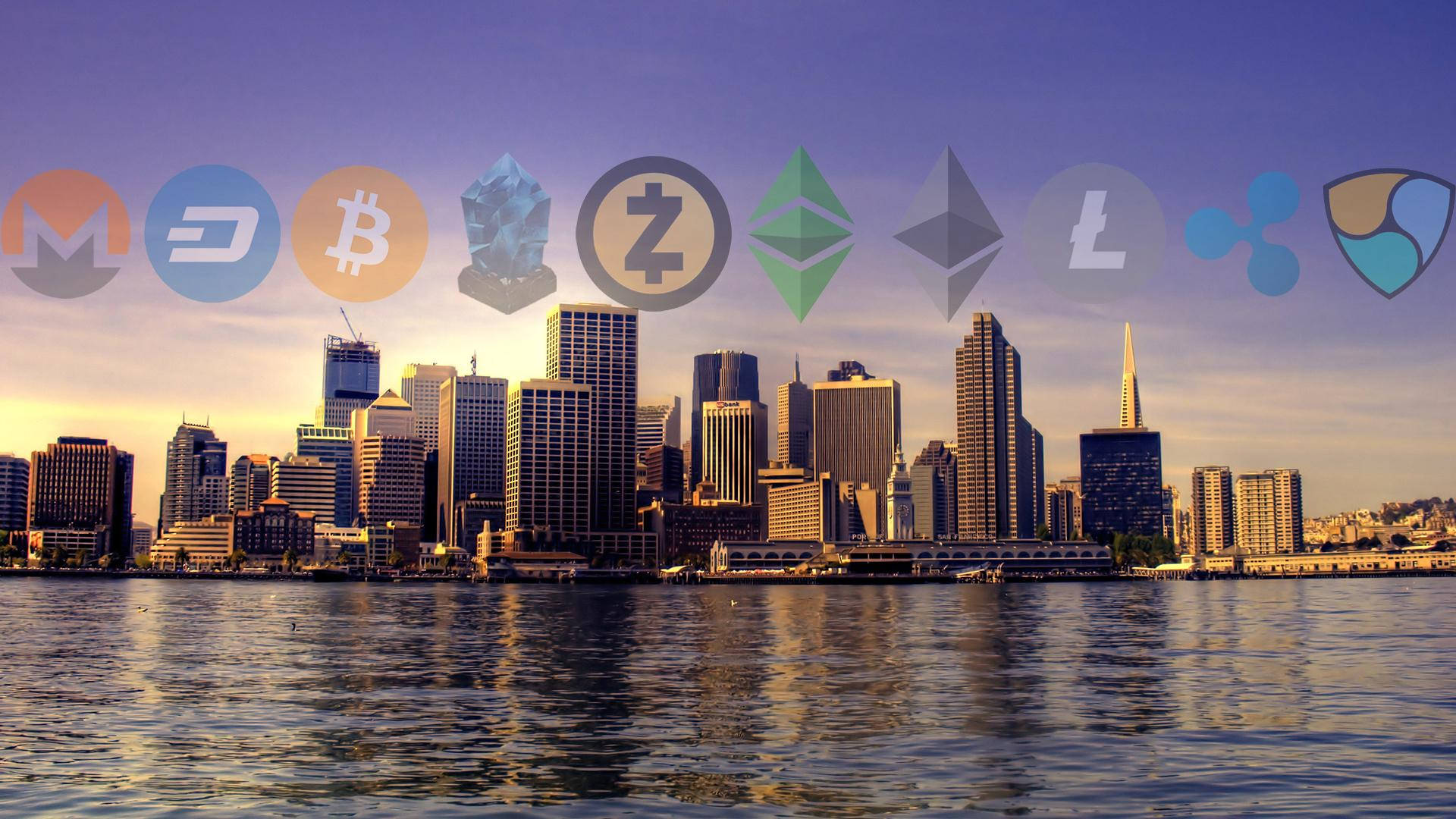 加密貨幣符號懸浮在日落時分的海濱城市景觀之上。