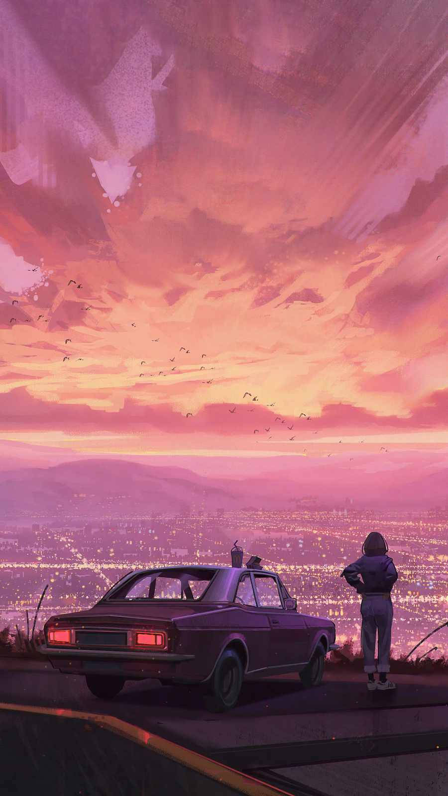 加州美麗風景的夕陽 壁紙 — 一個孤獨的身影站在一輛經典車旁，俯瞰著暮色下廣闊的城市，天空呈現出鮮豔的粉紅色和橙色。