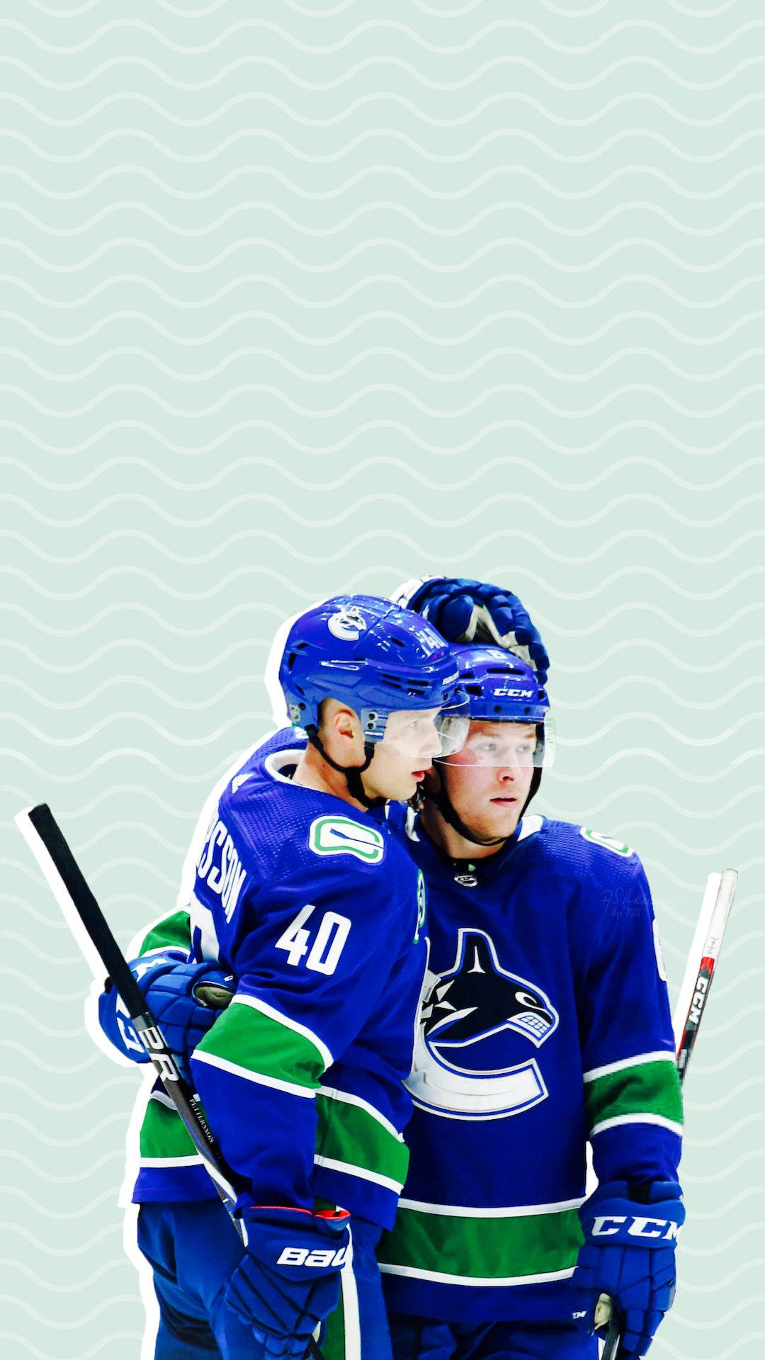 加拿大NHL球員埃利亞斯·彼得森極簡風格海報 壁紙 — 兩名身穿藍色和綠色球衣的溫哥華加人隊冰球運動員在淺綠色波浪形背景前緊密地站在一起。