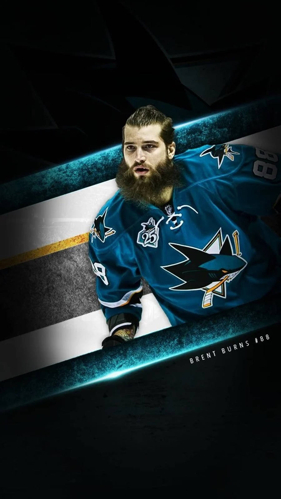 加拿大冰球運動員布倫特·伯恩斯 壁紙 — 冰球運動員 Brent Burns 身穿青色鯊魚隊球衣，在戲劇性燈光下向前傾斜靠在風格化的冰場圍欄上。