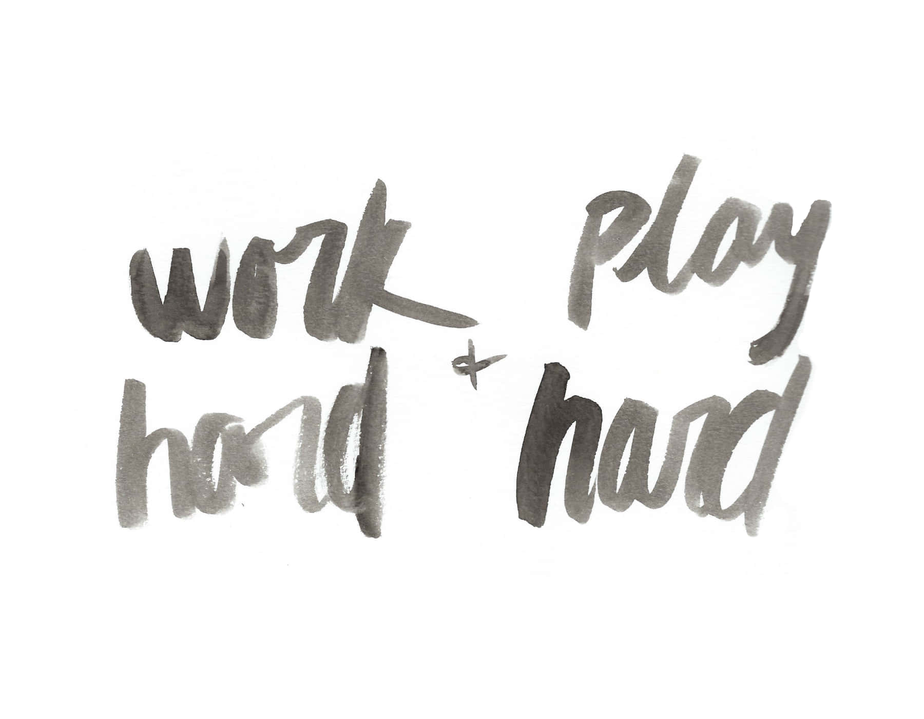 以水彩效果用灰色墨水書寫的勵志短語 work play hard hard。