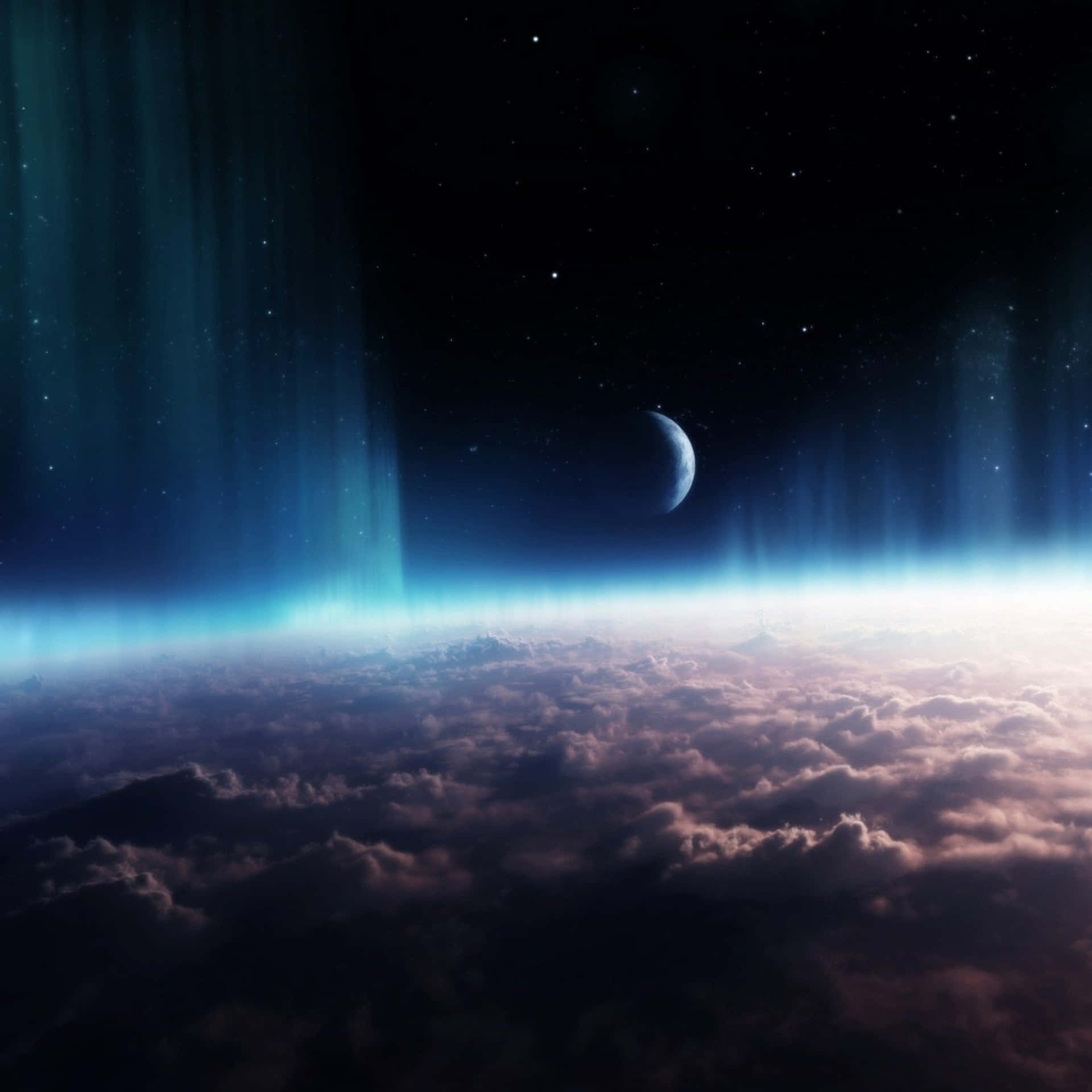 在繁星點點的夜空中，新月下方發光的藍色極光照亮雲層。