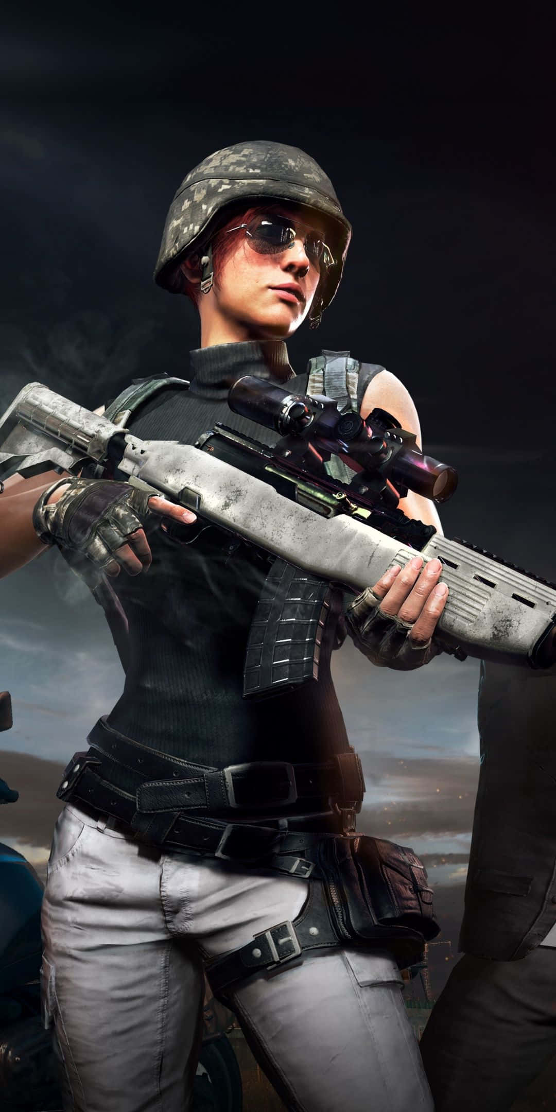 勇敢的軍隊PUBG女孩 壁紙 — 一名身穿戰鬥裝備的女兵，在暴風雨的天空下，堅定地握著帶瞄準鏡的步槍。