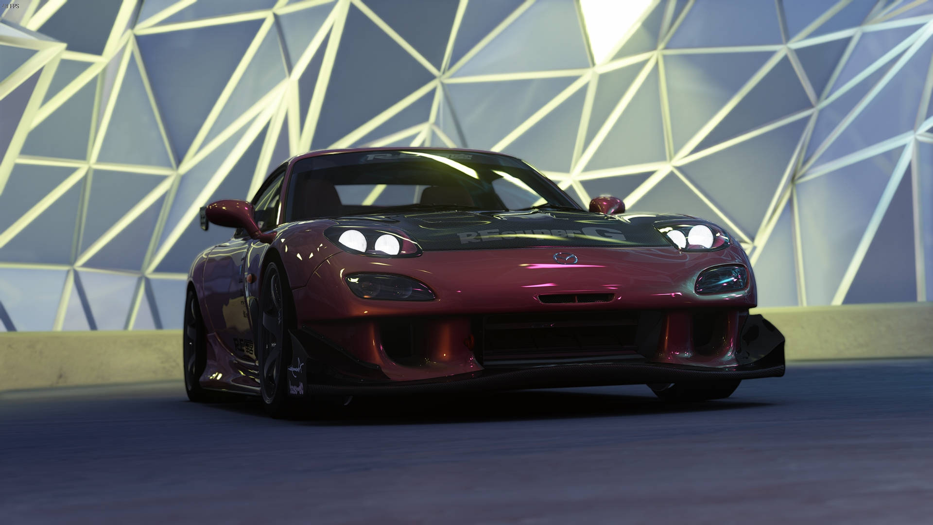 動感Nissan Skyline GTR R34 壁紙 — 一輛光亮的栗色萬事得RX-7跑車在攝影棚燈光下，以幾何藍白牆為背景閃閃發光。