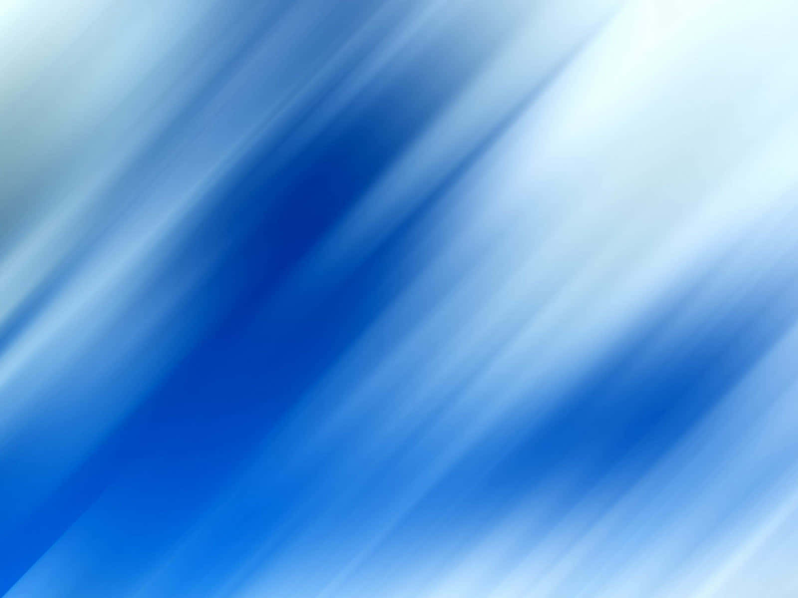 Blue Desktop 桌布 壁紙 — 動態抽象動態模糊，以多種藍色和白色色調營造出流體運動的感覺。