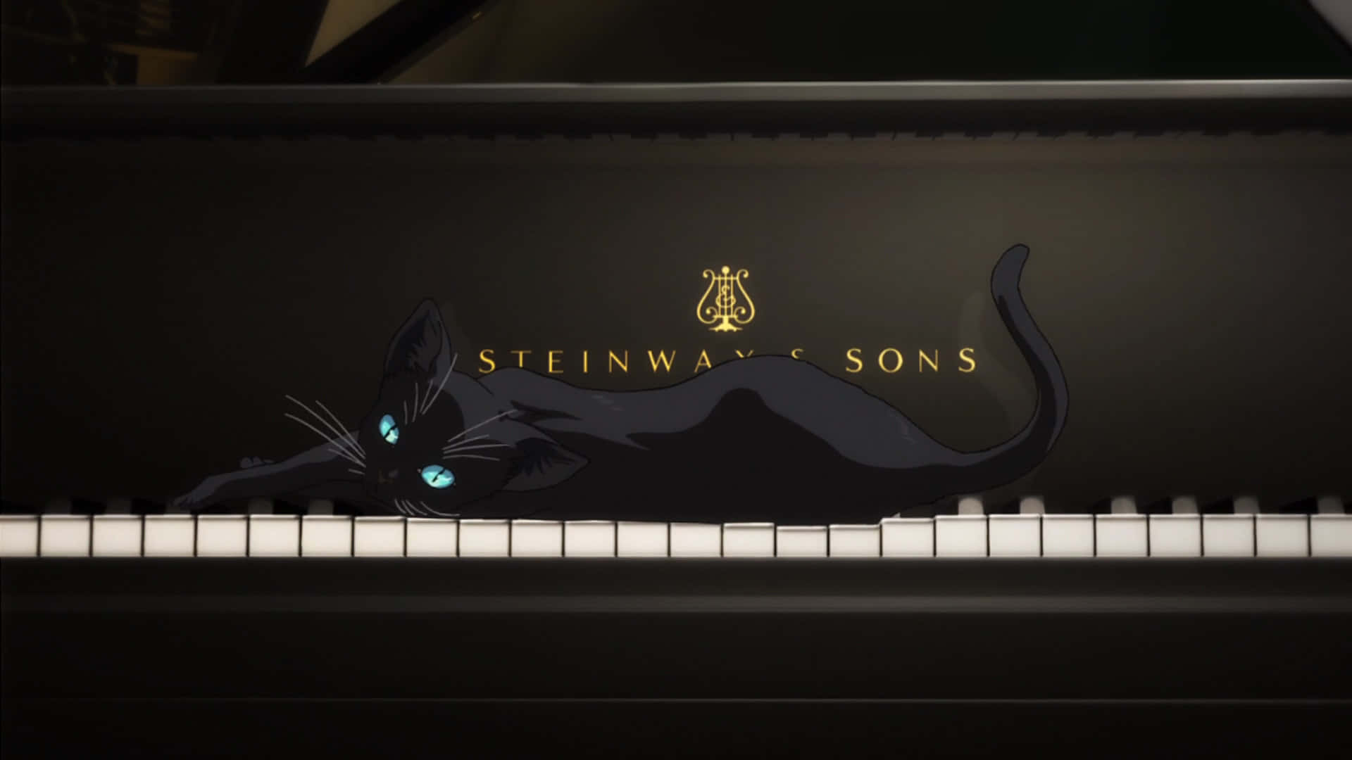 黑貓發光的藍色眼睛在 Steinway 標誌附近的鋼琴琴鍵上休息。