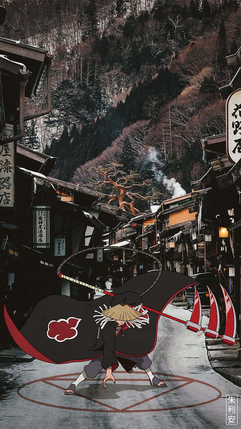 動漫《火影忍者疾風傳》曉組織·彌彥 壁紙 — 一位身穿紅色雲紋斗篷的動漫忍者，走在一條霧氣瀰漫的傳統日本街道上，兩旁是木造建築和光禿的樹木。