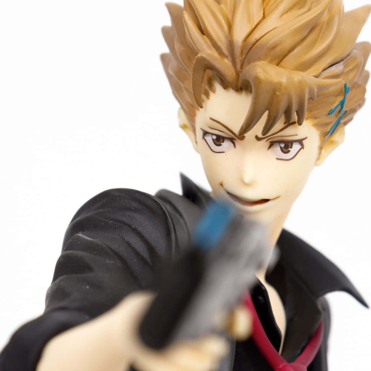 Shusei Kagari 桌布 壁紙 — 動漫人偶特寫，擁有刺蝟般的棕色頭髮和堅定的眼神，正用爆能槍瞄準觀眾。