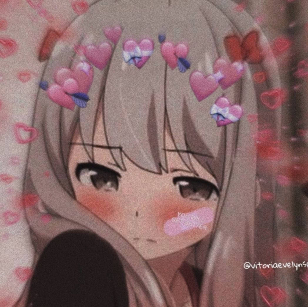 可愛動漫頭像gif 桌布 壁紙 — 動漫女孩臉紅，心形圖案漂浮在頭部周圍，採用柔和的粉紅色和棕色調色板。