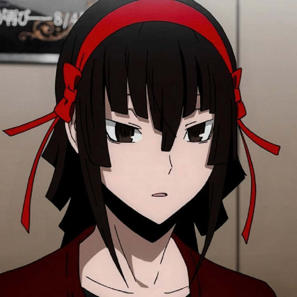 Ruri Hijiribe 桌布 壁紙 — 動漫女孩黑髮紅頭帶的特寫，專注地凝視前方。