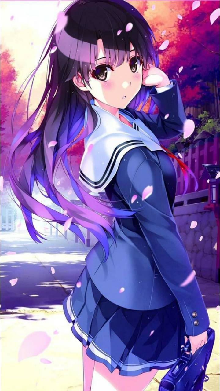 紫發動漫少女穿著藍色水手服，在櫻花下沐浴夕陽。