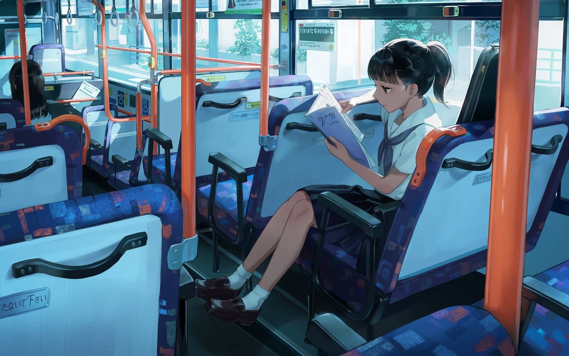 一名穿著校服的年輕動漫女孩在公共巴士上閱讀一本書。