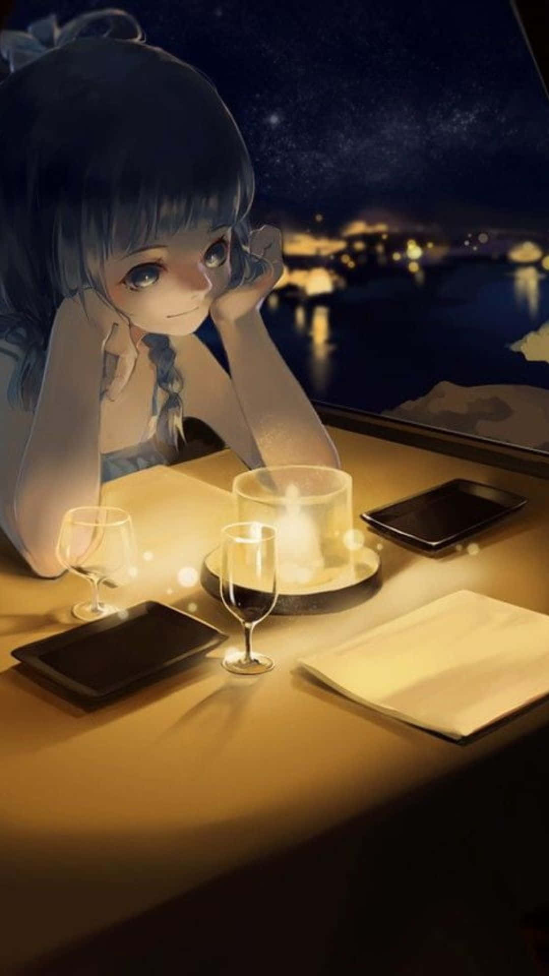 動漫少女燭光咖啡廳背景 壁紙 — 一個年輕的動漫女孩在燭光餐桌旁微笑，俯瞰繁星點點的夜晚海濱，城市燈光閃爍。