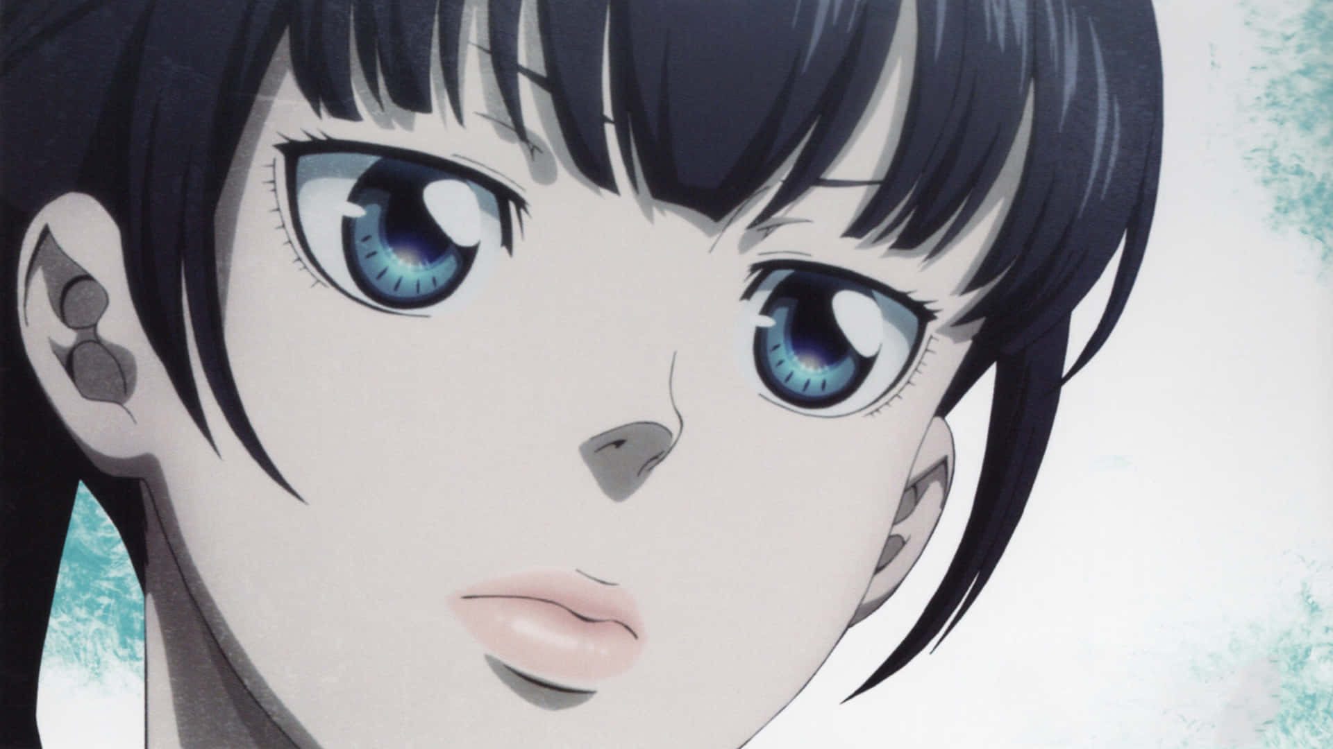 Yayoi Kunizuka 桌布 壁紙 — 動漫少女的近距離特寫，擁有引人注目的藍色眼睛和深色頭髮，背景是柔和的青綠色。