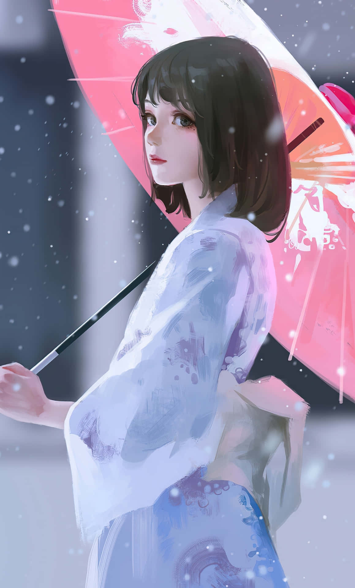 一位身穿藍色和服的年輕動漫女子，在飄雪中撐著一把粉紅色的傘。