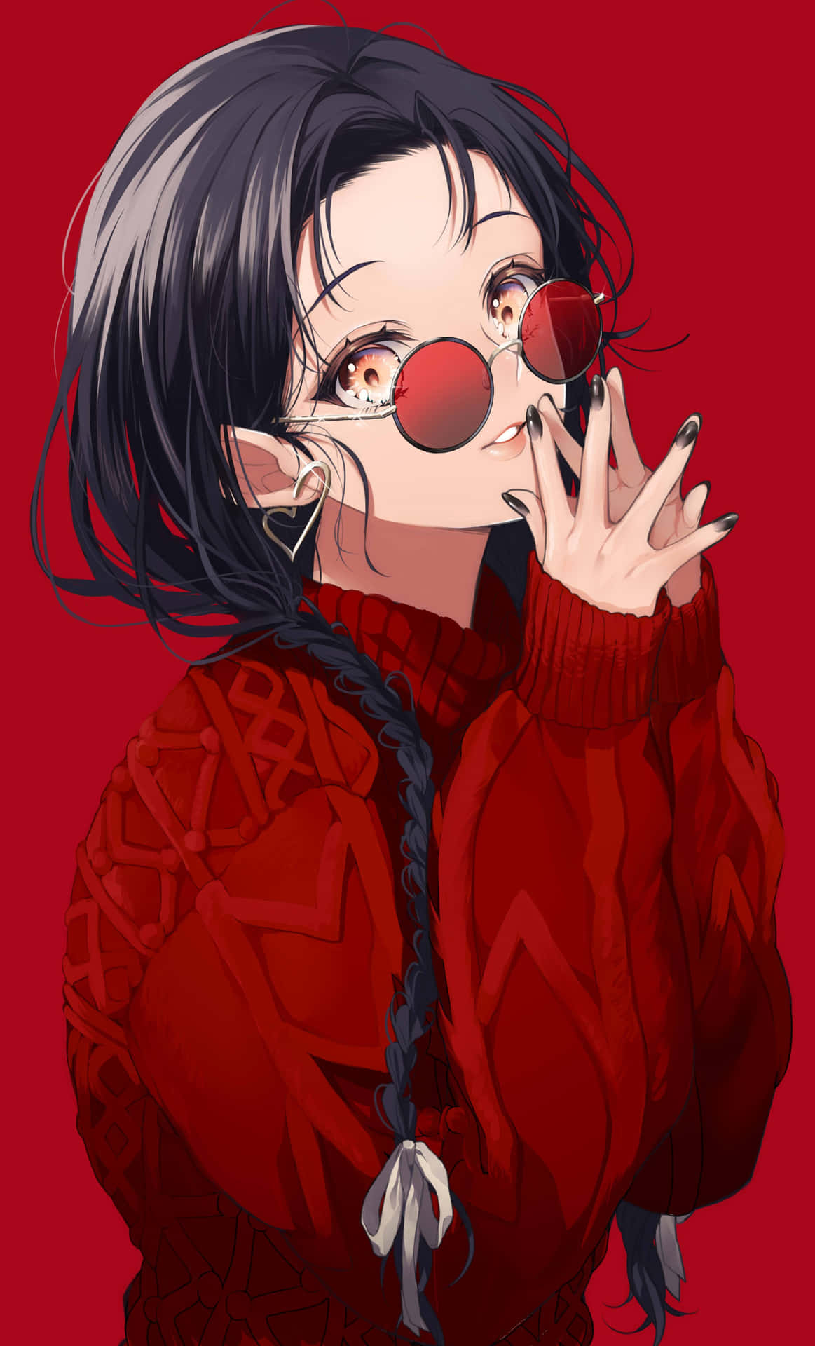 深色頭髮、戴紅色眼鏡的動漫女孩在紅色背景前微笑。