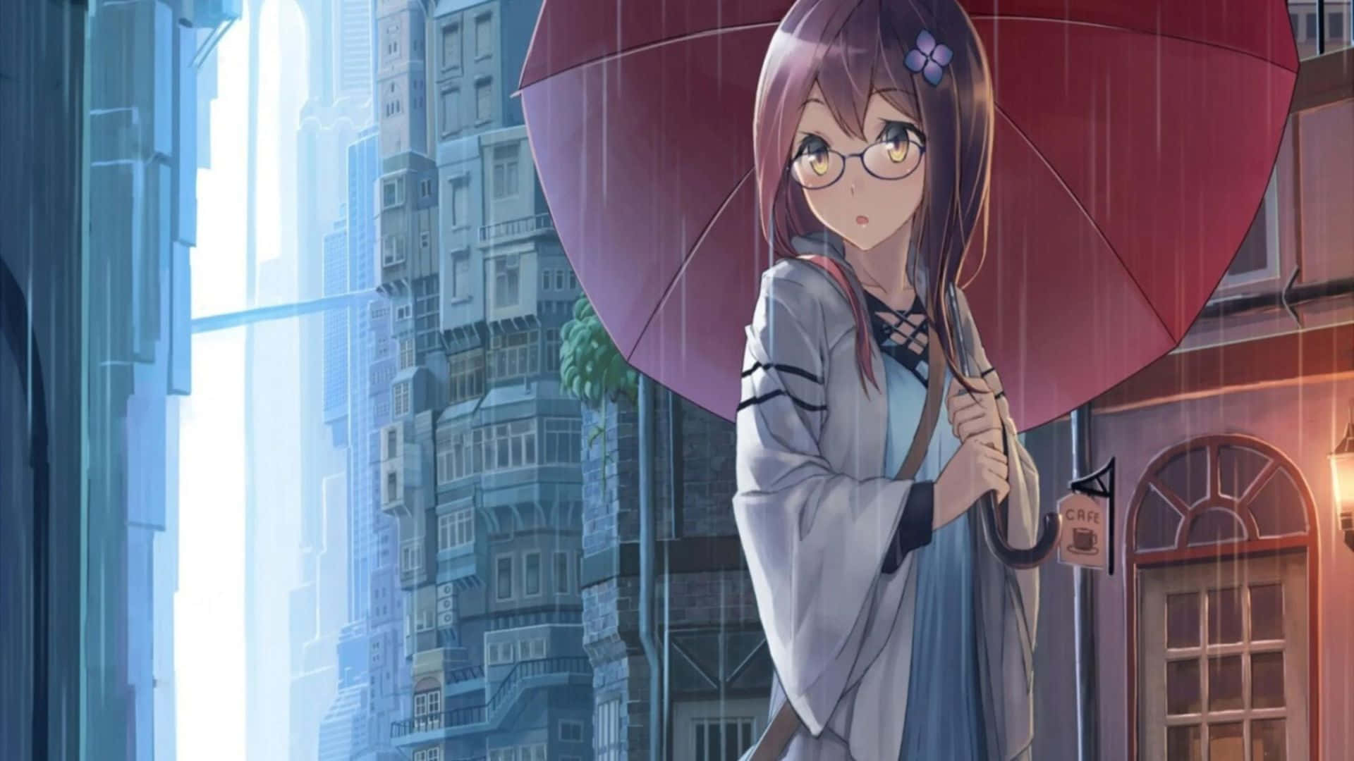 動漫少女雨中撐傘背景 壁紙 — 一位戴眼鏡的年輕動漫女孩在雨中撐著紅色雨傘，背景是高聳的城市景觀和發光的窗戶。